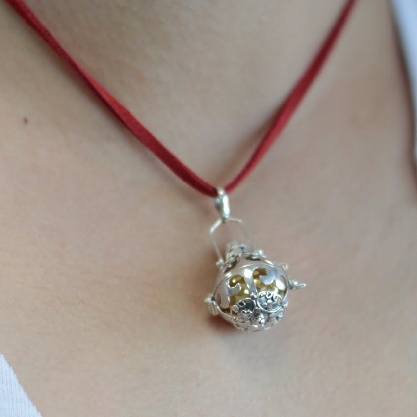 Wisiorek z dzwoneczkiem - Magia