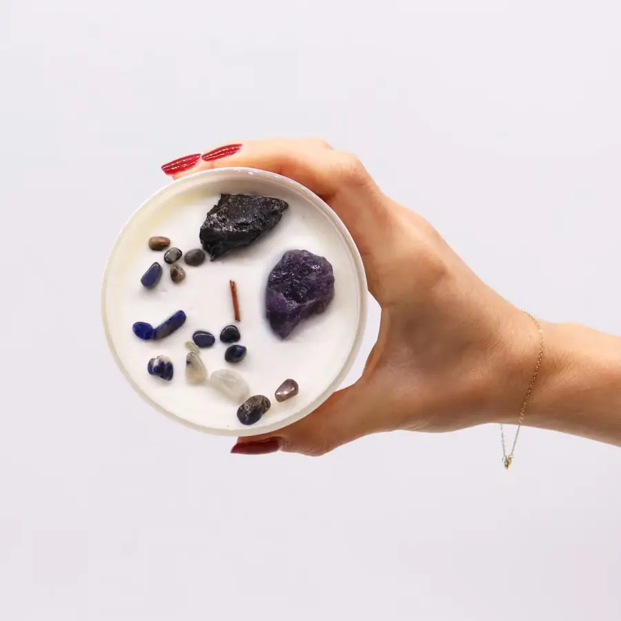 Świeczka sojowa z kamieniami Czakra splotu słonecznego