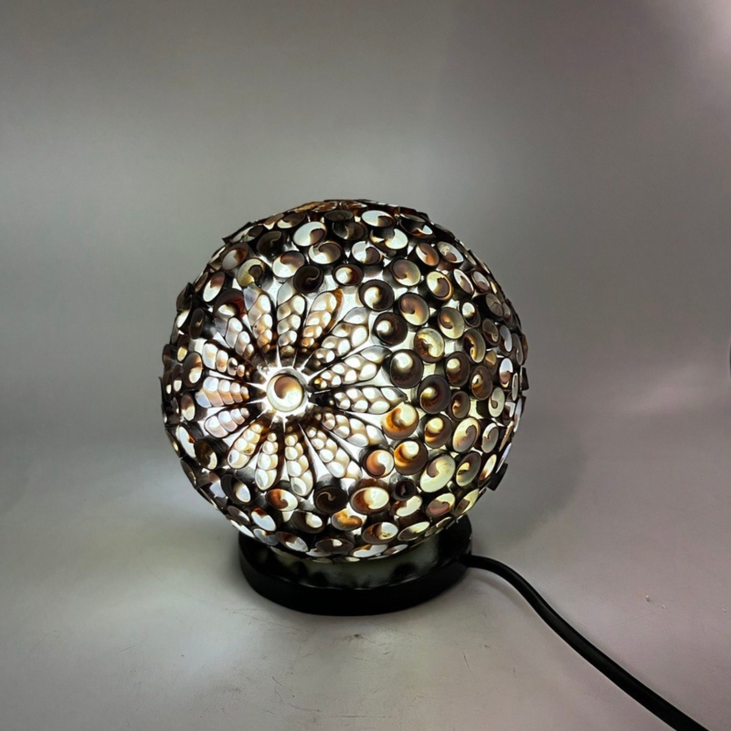 Lampa boho z muszli morskich - Kula brąz 15 cm