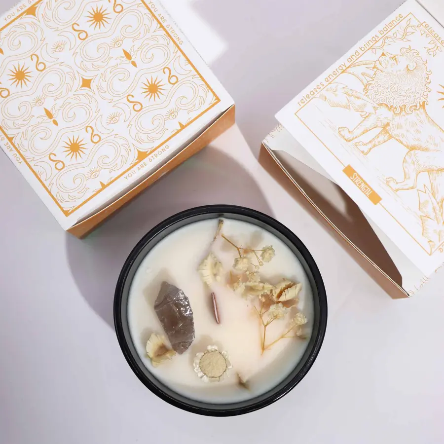 Świeca z kamieniami i kwiatami Lew