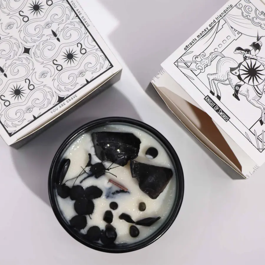 Świeca z kamieniami i kwiatami Rycerz