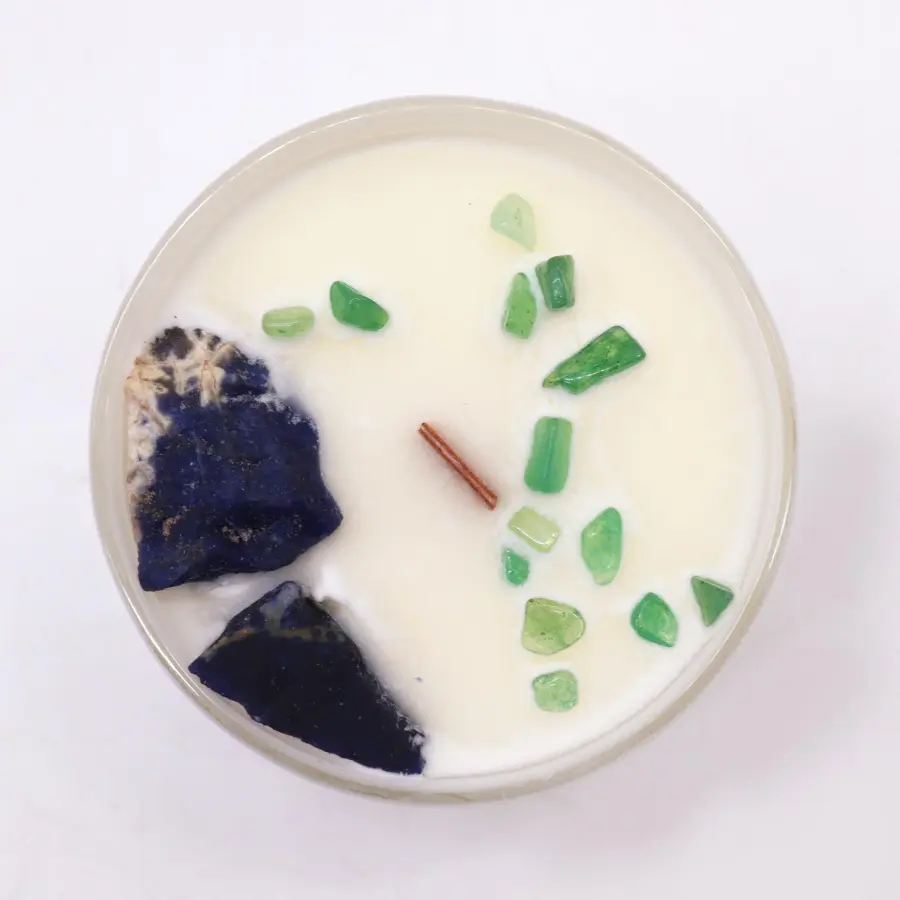 Świeczka sojowa z kamieniami Czakra gardła