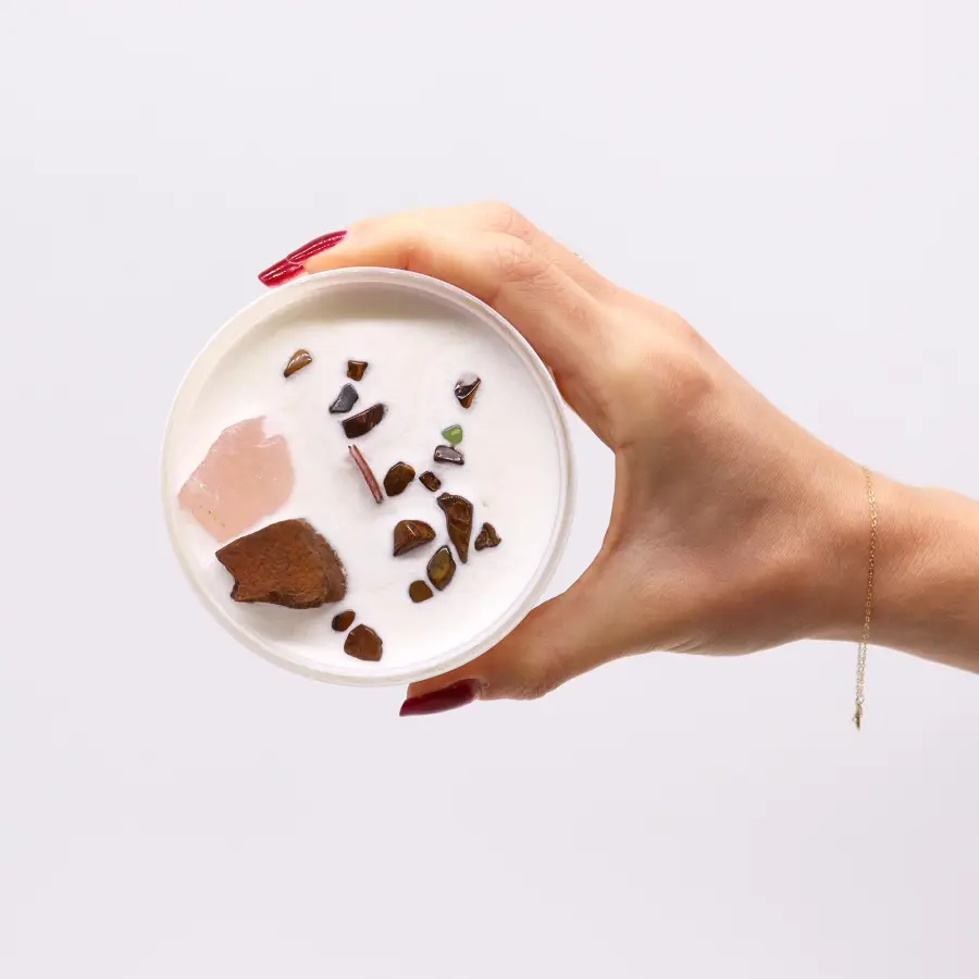 Świeczka sojowa z kamieniami Czakra sakralna