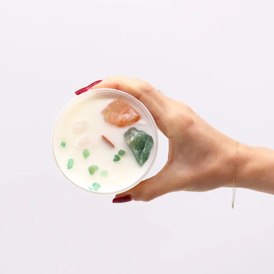 Świeczka sojowa z kamieniami Czakra serca